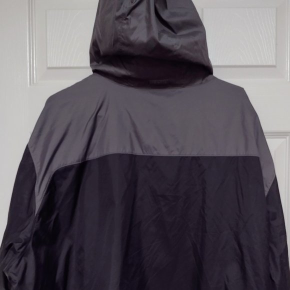 Columbia Packable Windbreaker - Picture 2 of 5